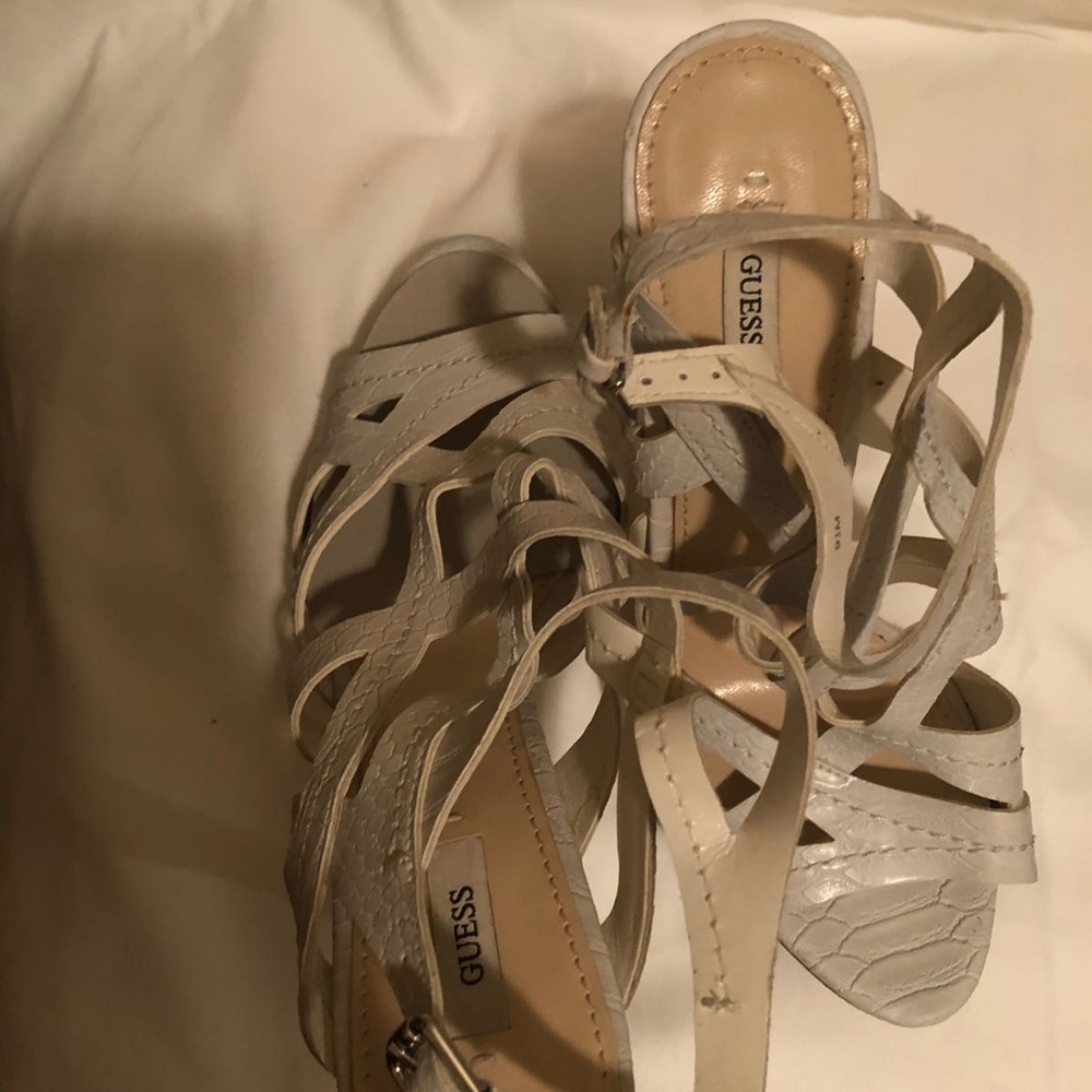 Women's Guess white Platform shoe Size 9 - Picture 7 of 7